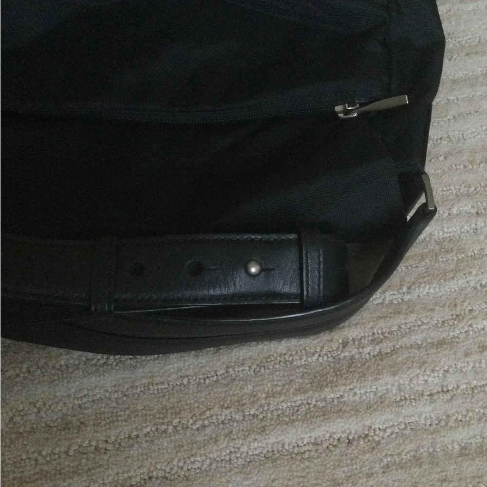 Tumi vista messenger